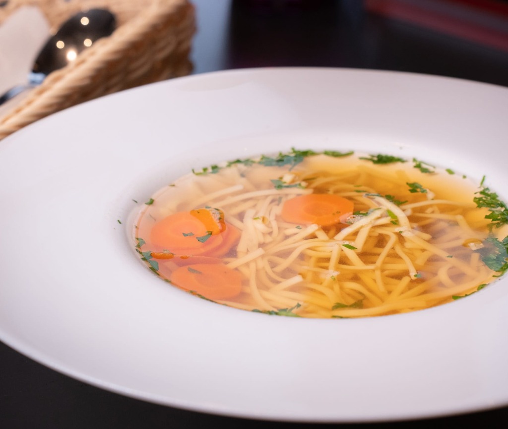 Rosół z makaronem Bistro Bravo