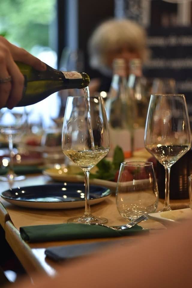 Elegancka butelka wina Bistro Bravo
