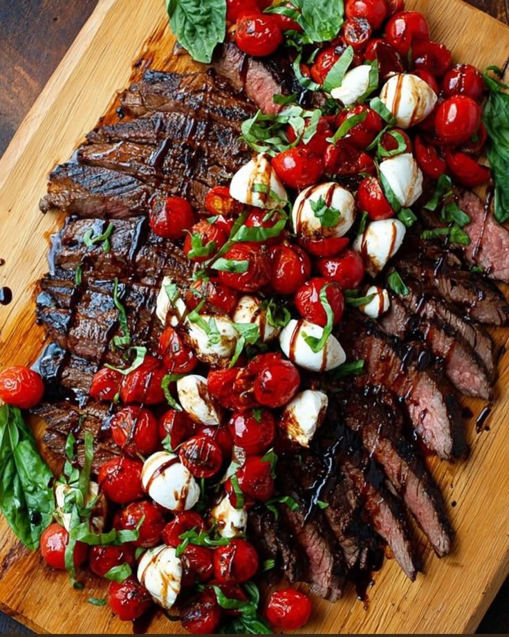 Stek i sałatka z pomidorów